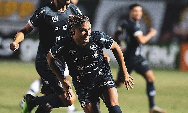 Remo vence a Ponte Preta e se consolida fora do Z4 da Série B.
