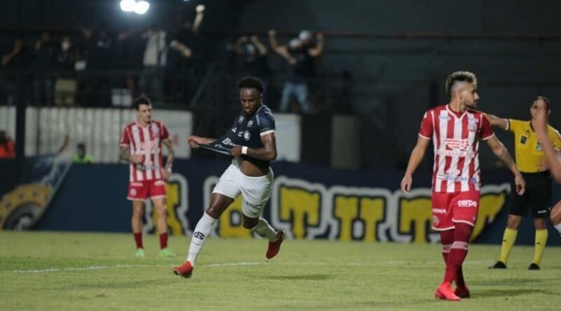 No retorno do fenômeno, Remo vence Náutico com gol nos acréscimos