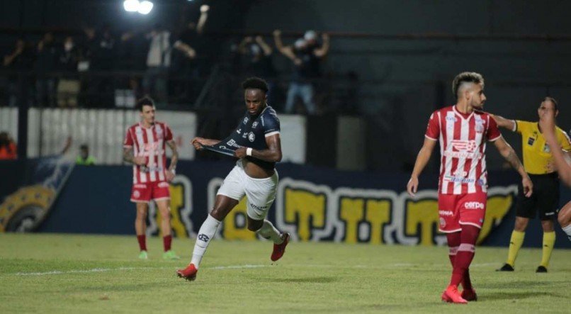 No retorno do fenômeno, Remo vence Náutico com gol nos acréscimos