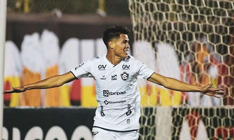 Remo vence o Vitória, no Barradão, e se afasta do Z4.