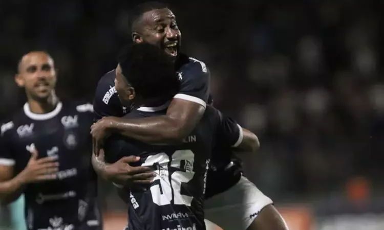 Remo vence o Floresta-CE e espanta crise do Baenão.