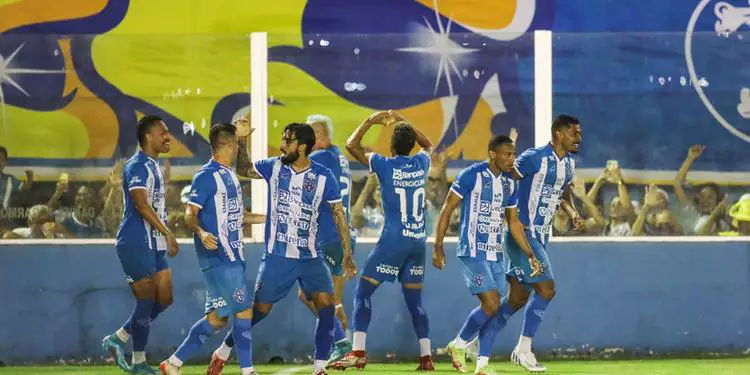 Com Curuzu lotada, Paysandu vence o Confiança por 1 a 0.
