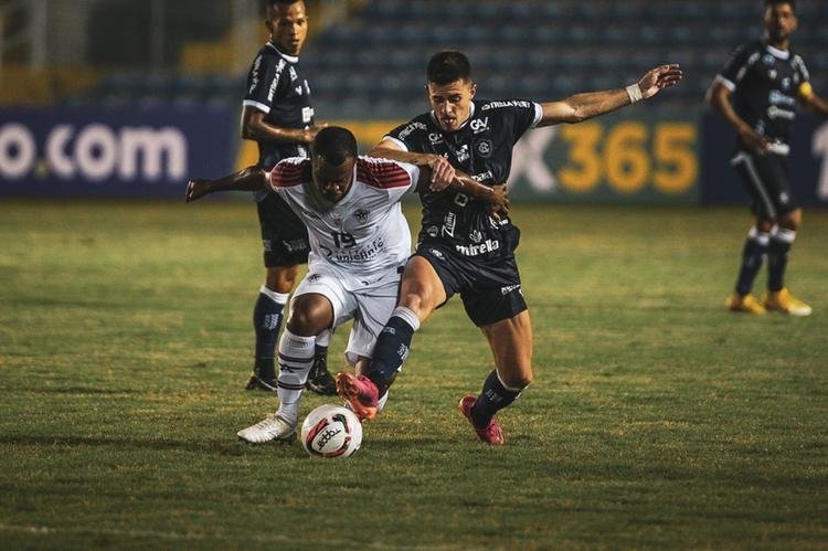 Vinícius falha feio e Remo perde para o lanterna da Série C.
