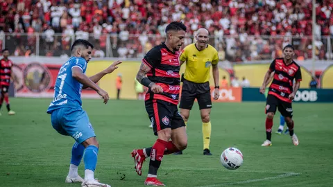 Com um a menos, Paysandu é derrotado pelo Vitória.