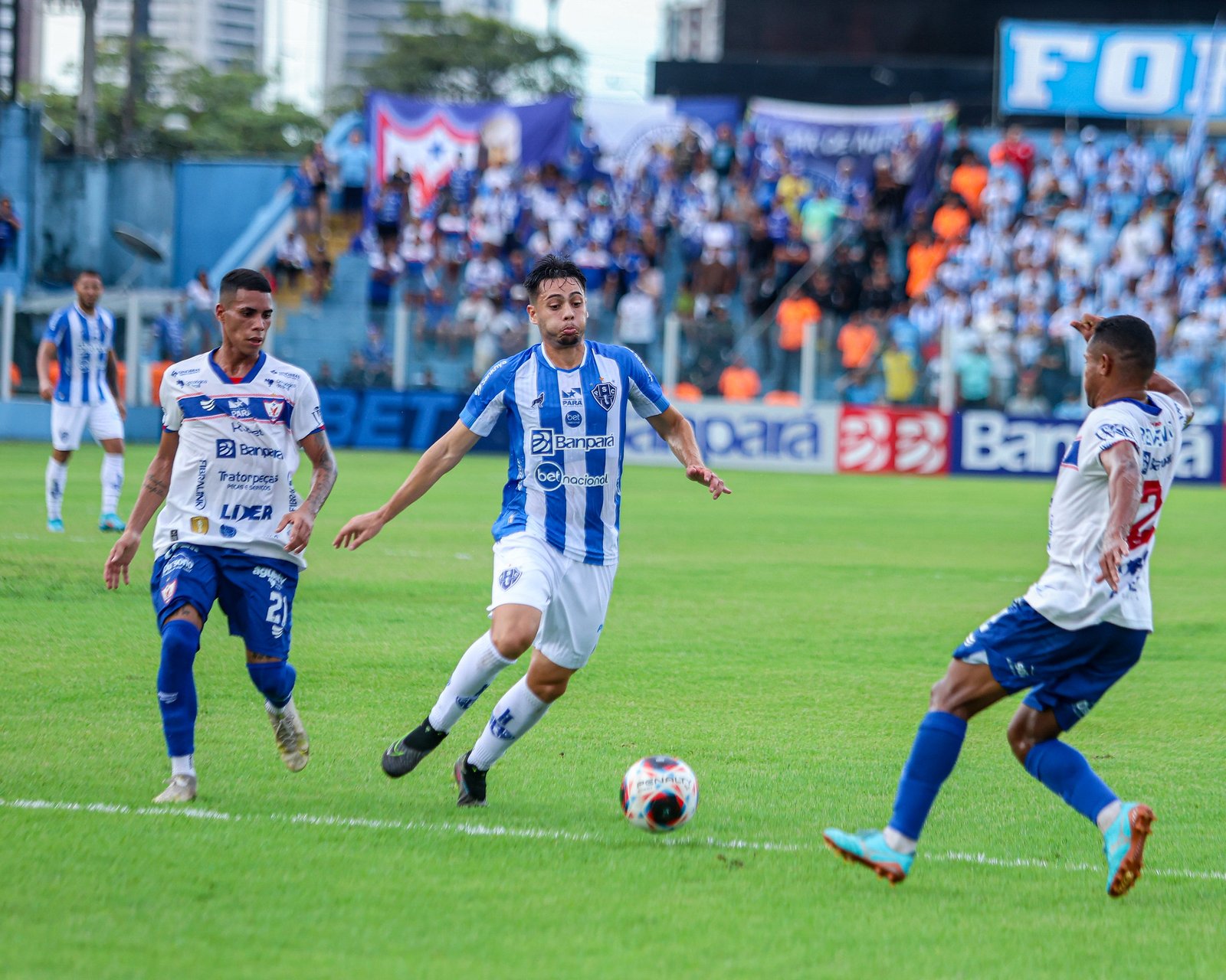 Paysandu goleia o Águia de Marabá e garante vaga à final do Parazão 2024.